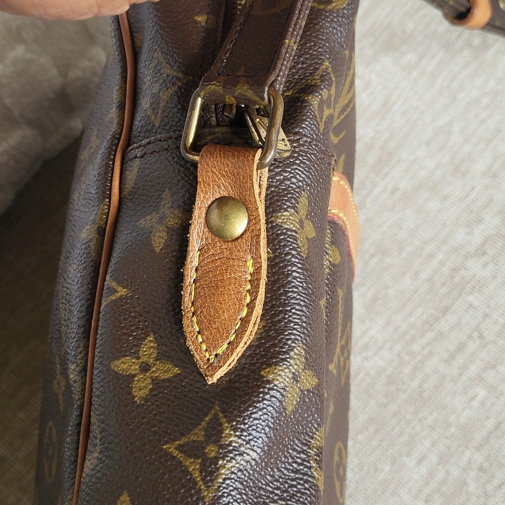 LOUIS VUITTON Shoulder Bag Danube GM Monogram, Authentic!! - Picture 8 of 16
